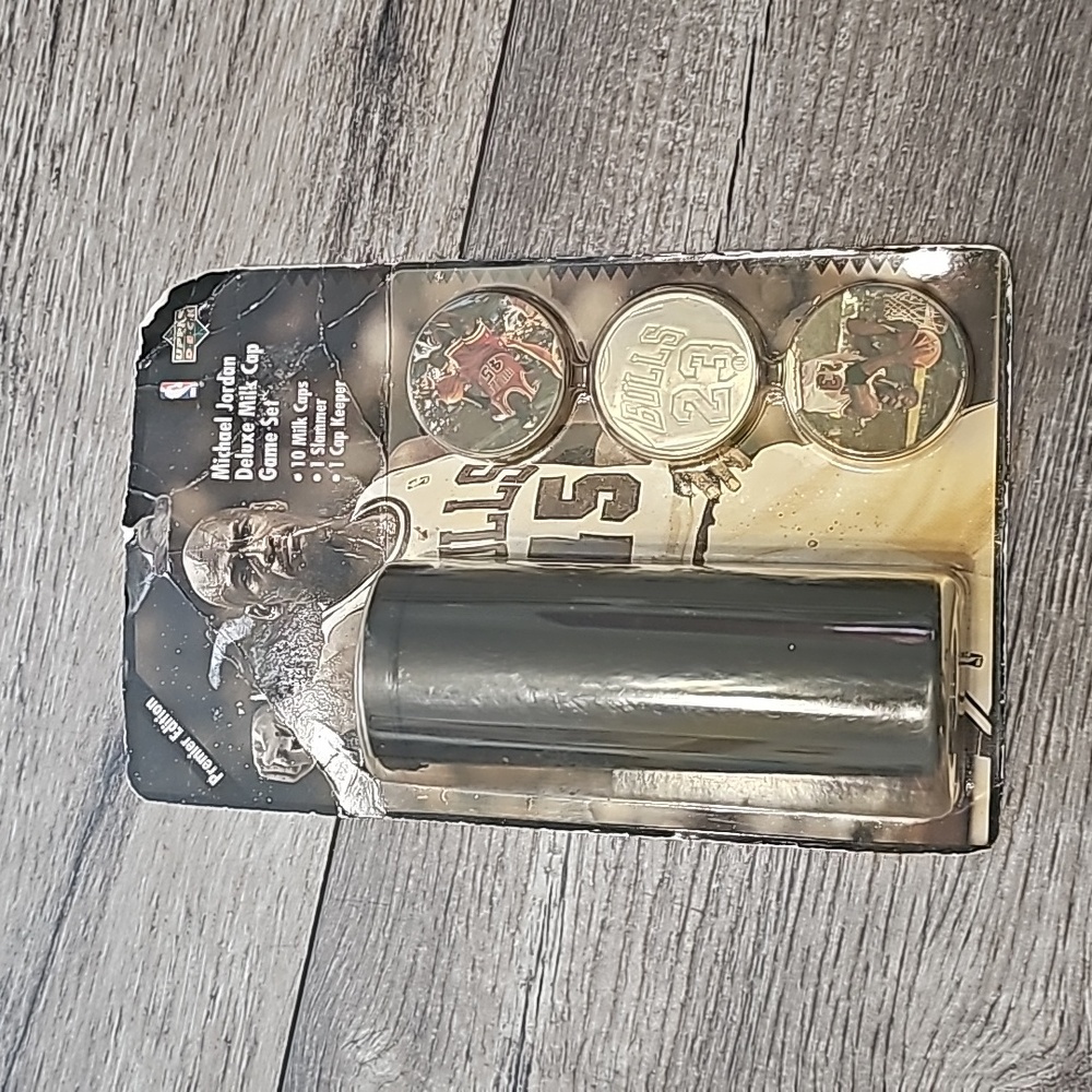 1995 MICHAEL JORDAN UPPERDECK DELUXE MILK CAP GAME SET
